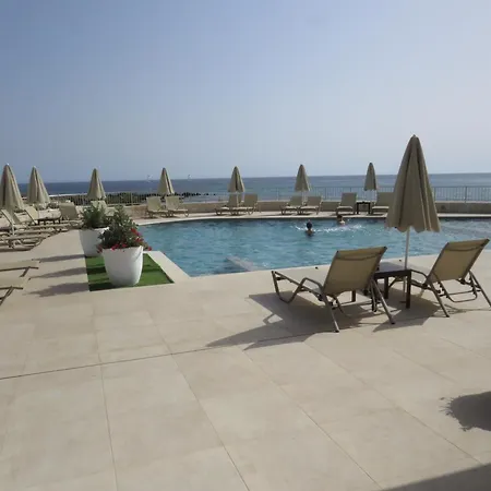 Blue Aparthotel 3*